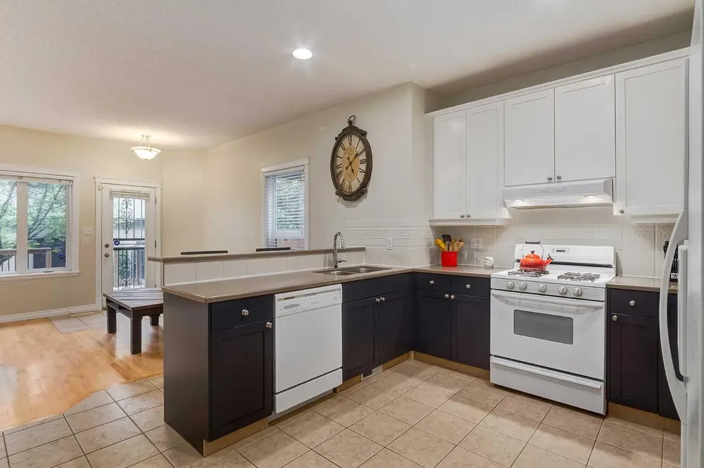 310 8 Avenue NE Calgary AB T2E 0P9