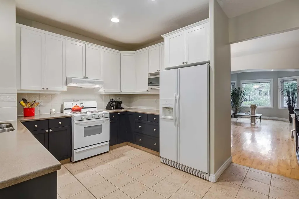 310 8 Avenue NE Calgary AB T2E 0P9