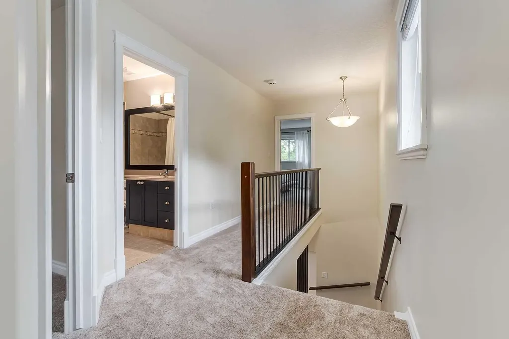 310 8 Avenue NE Calgary AB T2E 0P9