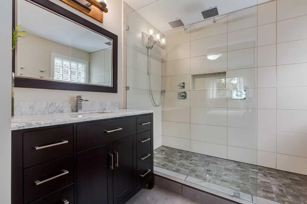 310 8 Avenue NE Calgary AB T2E 0P9