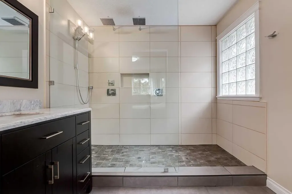 310 8 Avenue NE Calgary AB T2E 0P9