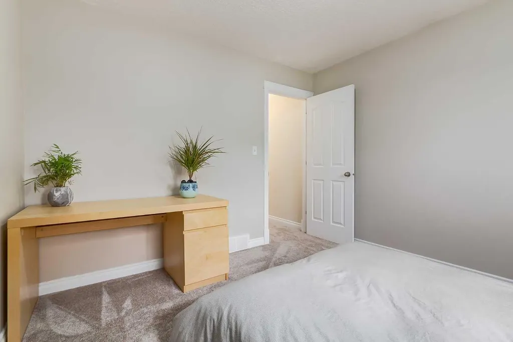 310 8 Avenue NE Calgary AB T2E 0P9