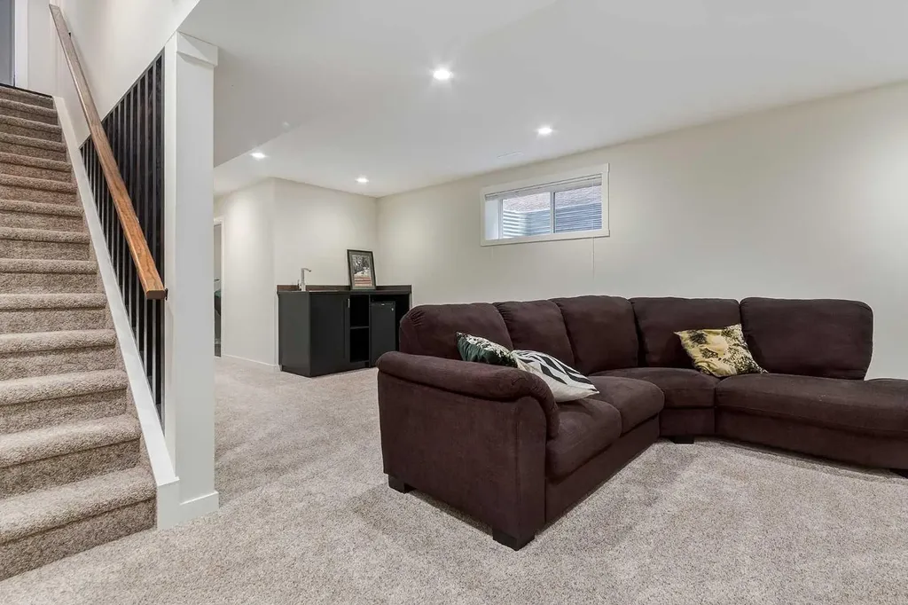 310 8 Avenue NE Calgary AB T2E 0P9