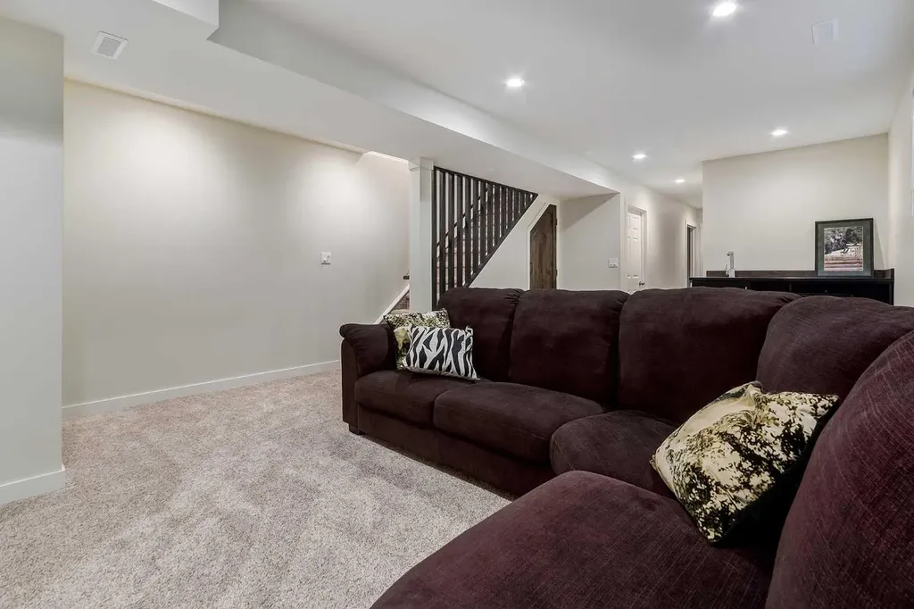 310 8 Avenue NE Calgary AB T2E 0P9