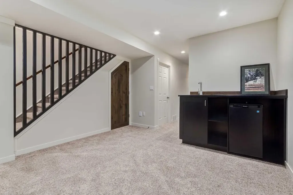 310 8 Avenue NE Calgary AB T2E 0P9
