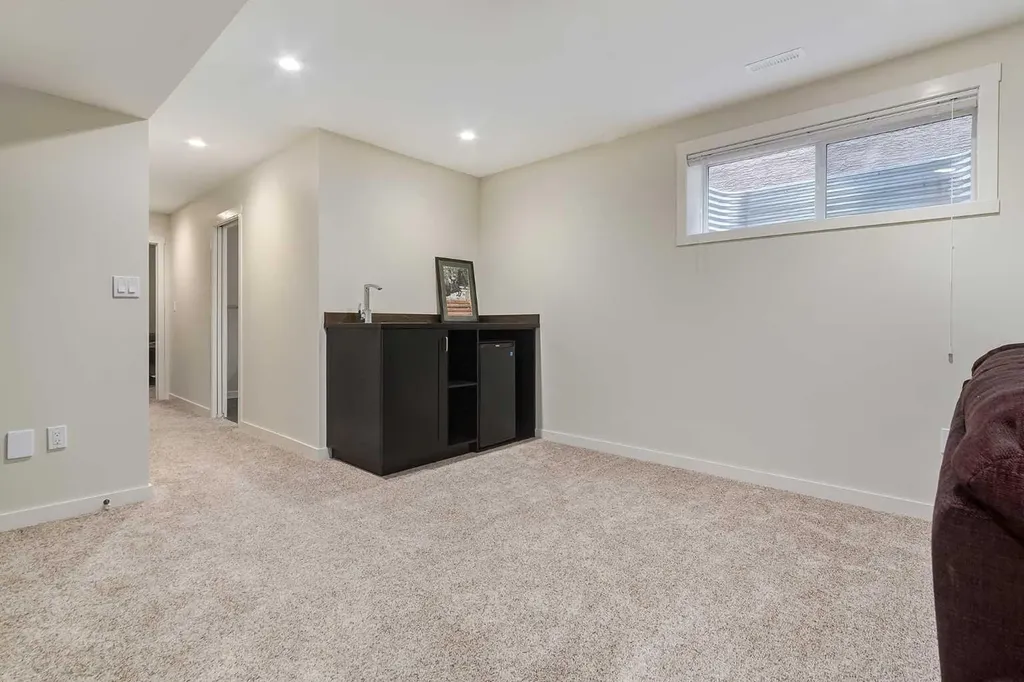 310 8 Avenue NE Calgary AB T2E 0P9