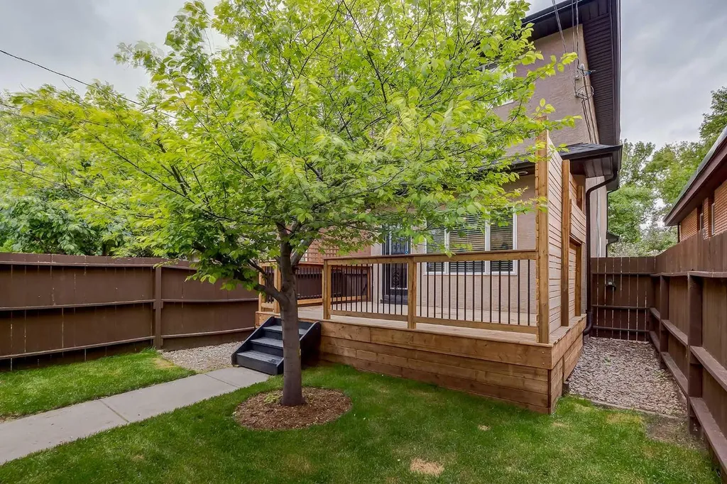 310 8 Avenue NE Calgary AB T2E 0P9