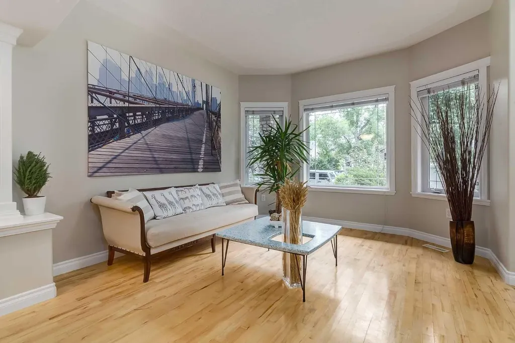 310 8 Avenue NE Calgary AB T2E 0P9