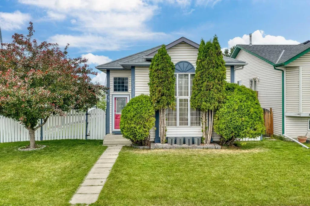 119 Applemont Close SE Calgary AB T2A 7S3