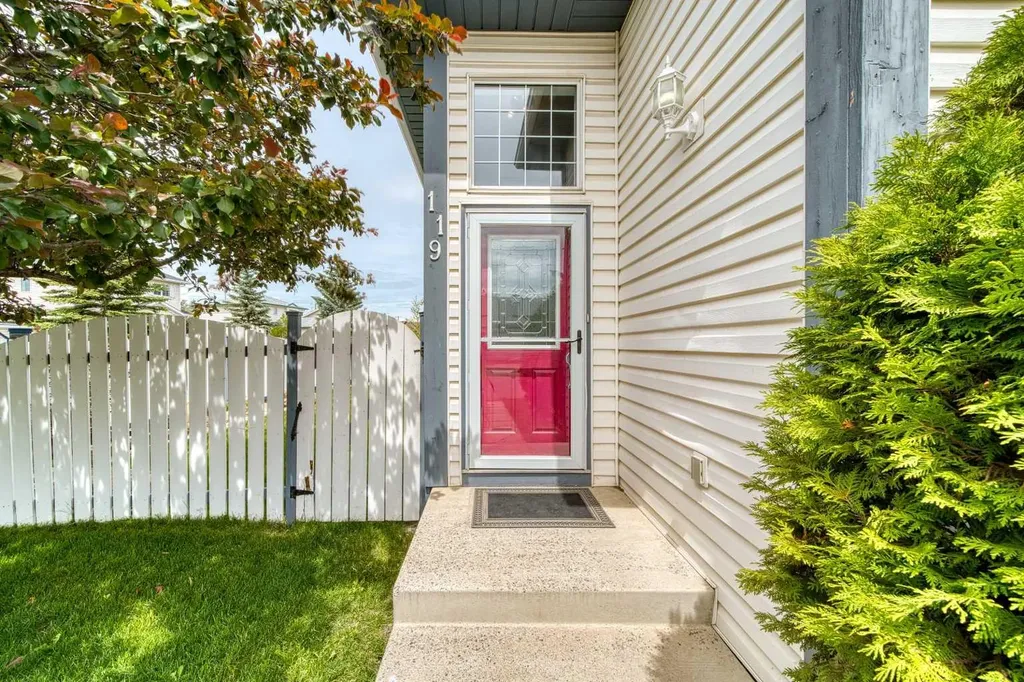 119 Applemont Close SE Calgary AB T2A 7S3