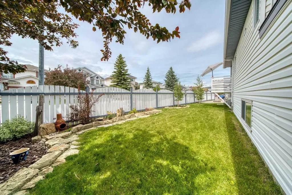 119 Applemont Close SE Calgary AB T2A 7S3