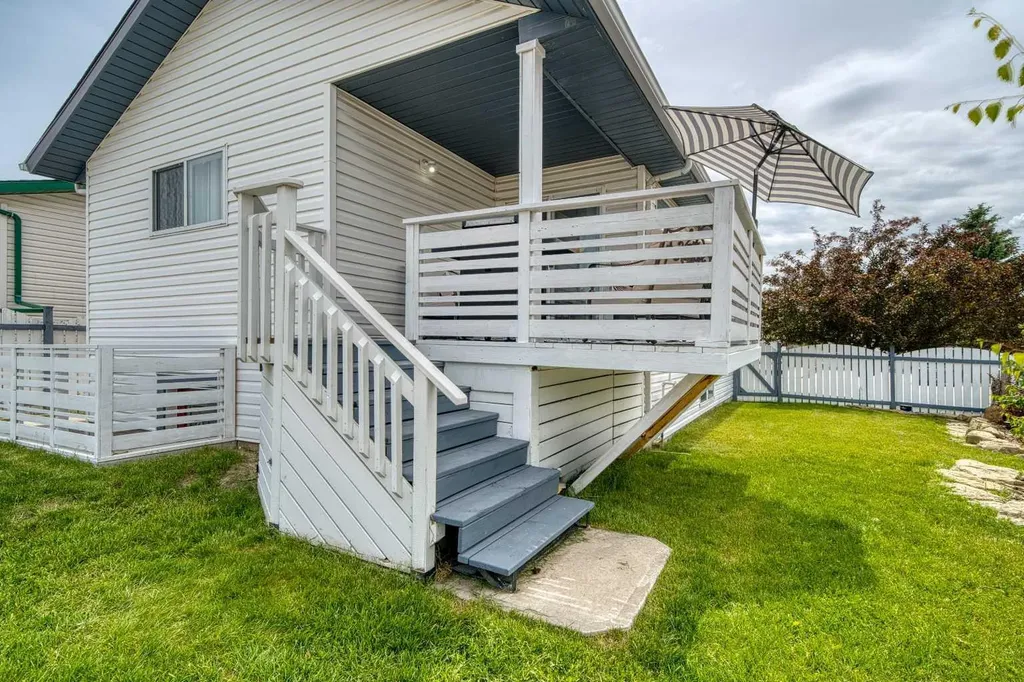 119 Applemont Close SE Calgary AB T2A 7S3