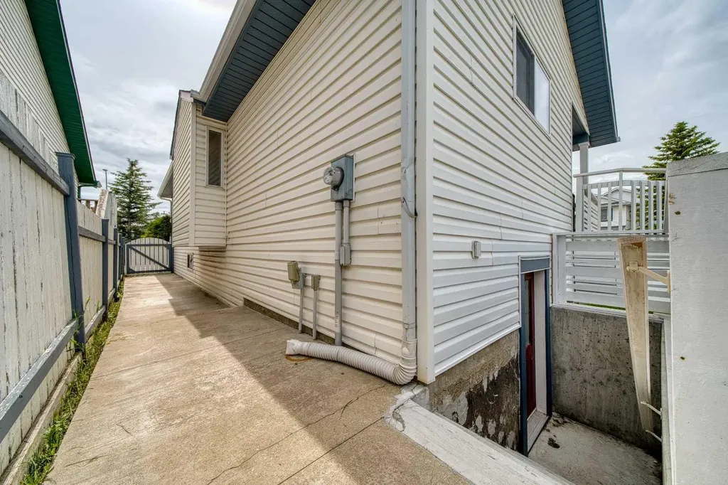 119 Applemont Close SE Calgary AB T2A 7S3