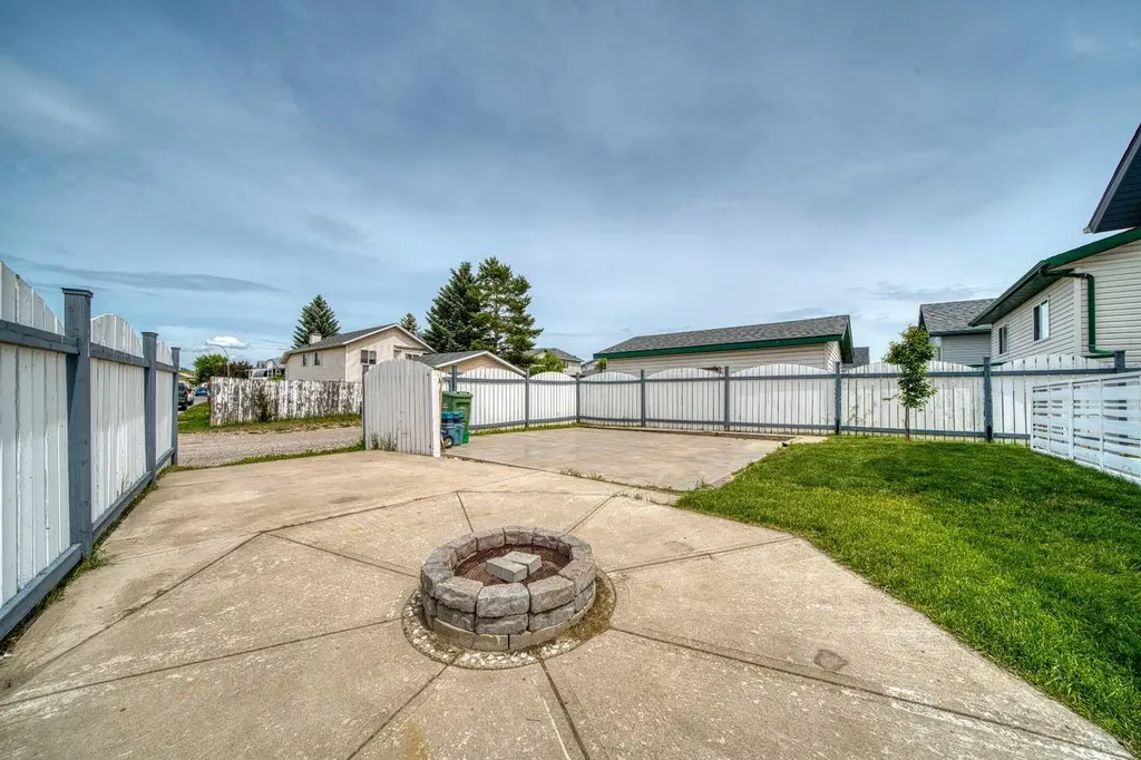 119 Applemont Close SE Calgary AB T2A 7S3