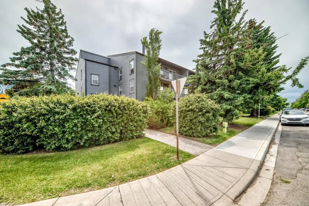 1301 17 Avenue NW Calgary AB T2M 0R2