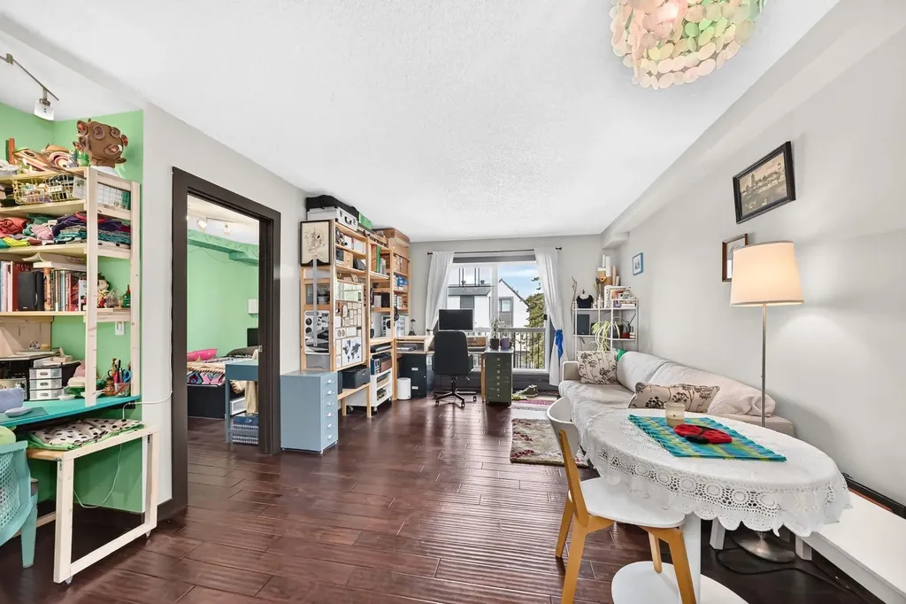 1301 17 Avenue NW Calgary AB T2M 0R2