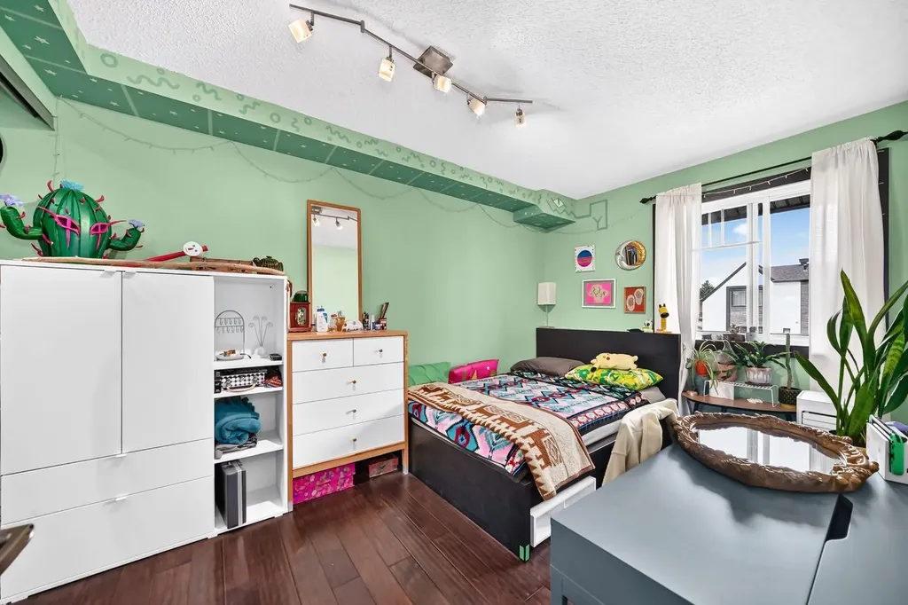1301 17 Avenue NW Calgary AB T2M 0R2