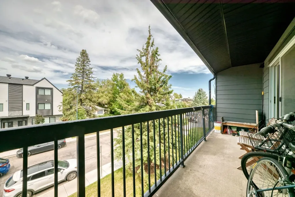 1301 17 Avenue NW Calgary AB T2M 0R2