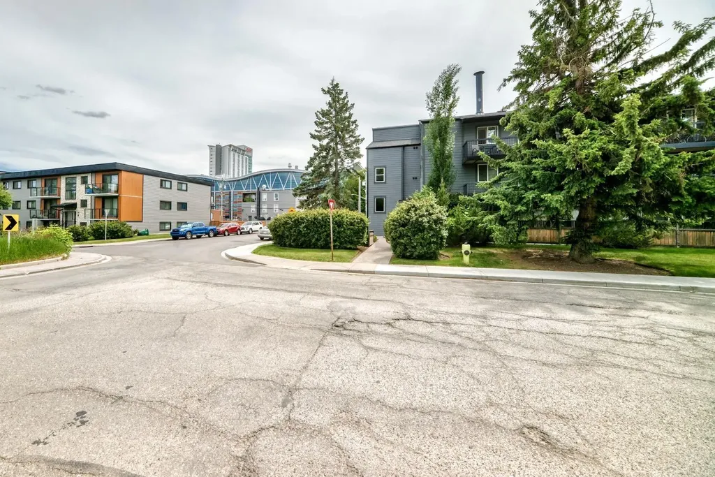 1301 17 Avenue NW Calgary AB T2M 0R2