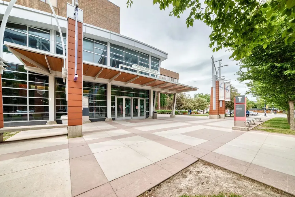 1301 17 Avenue NW Calgary AB T2M 0R2