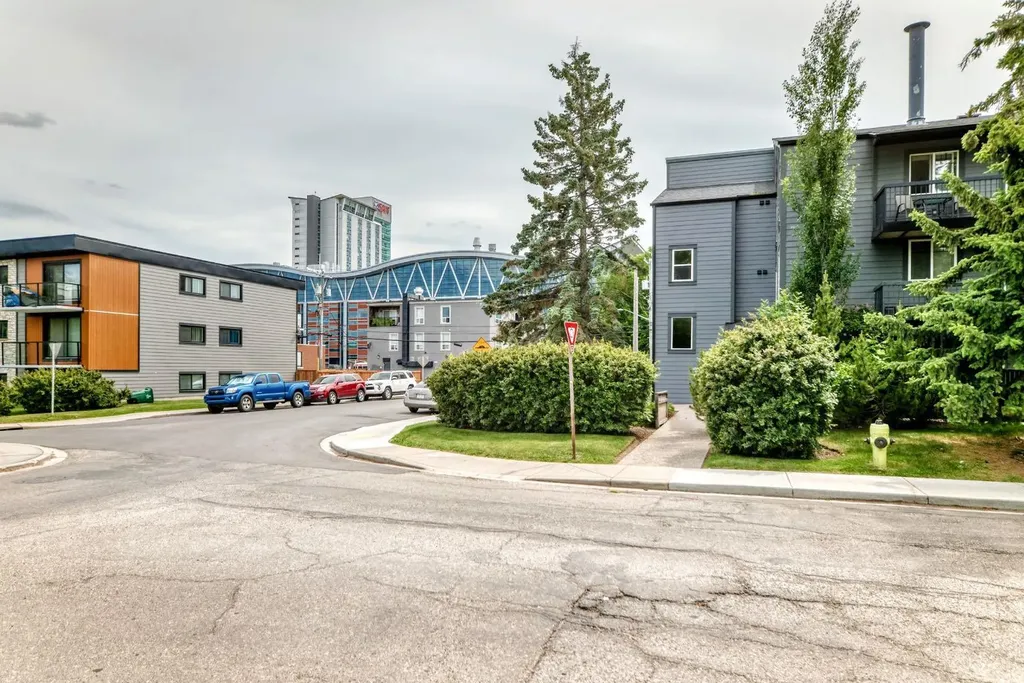 1301 17 Avenue NW Calgary AB T2M 0R2