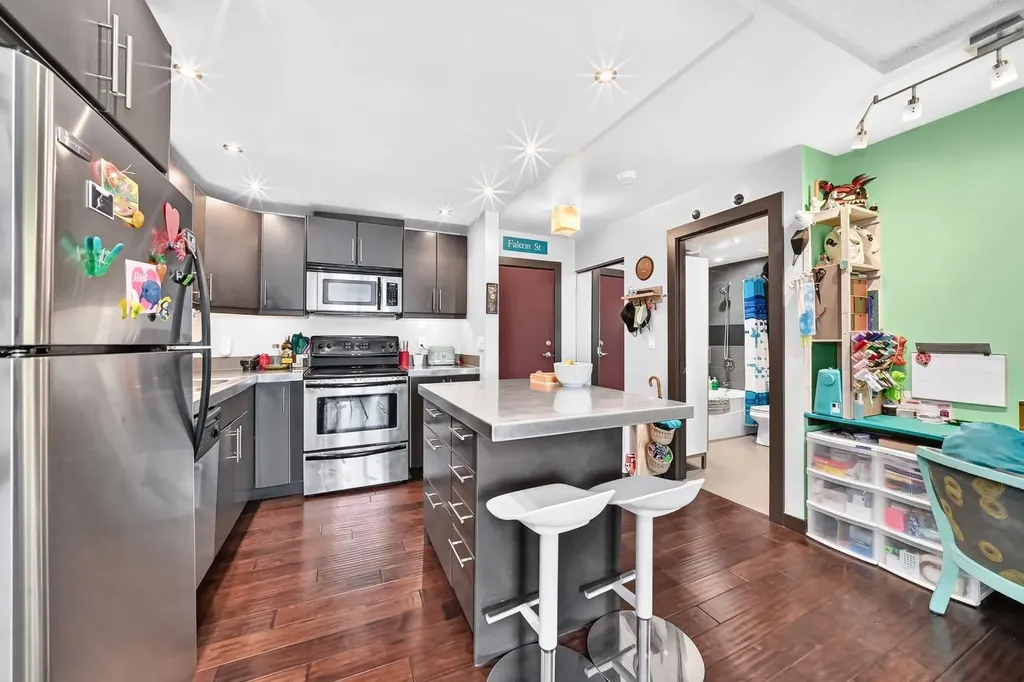 1301 17 Avenue NW Calgary AB T2M 0R2