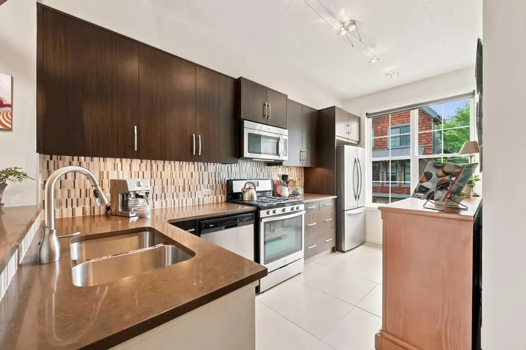 153 Ascot Point SW Calgary AB T3H0X1