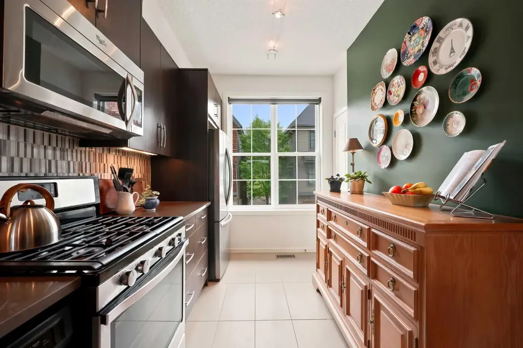 153 Ascot Point SW Calgary AB T3H0X1