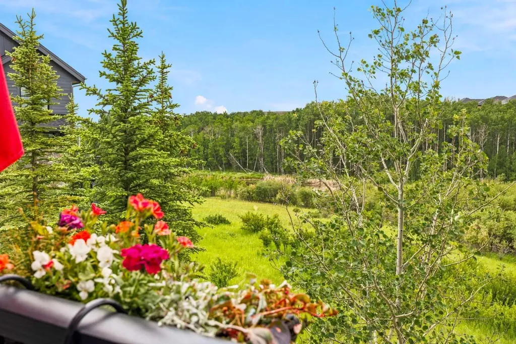 153 Ascot Point SW Calgary AB T3H0X1
