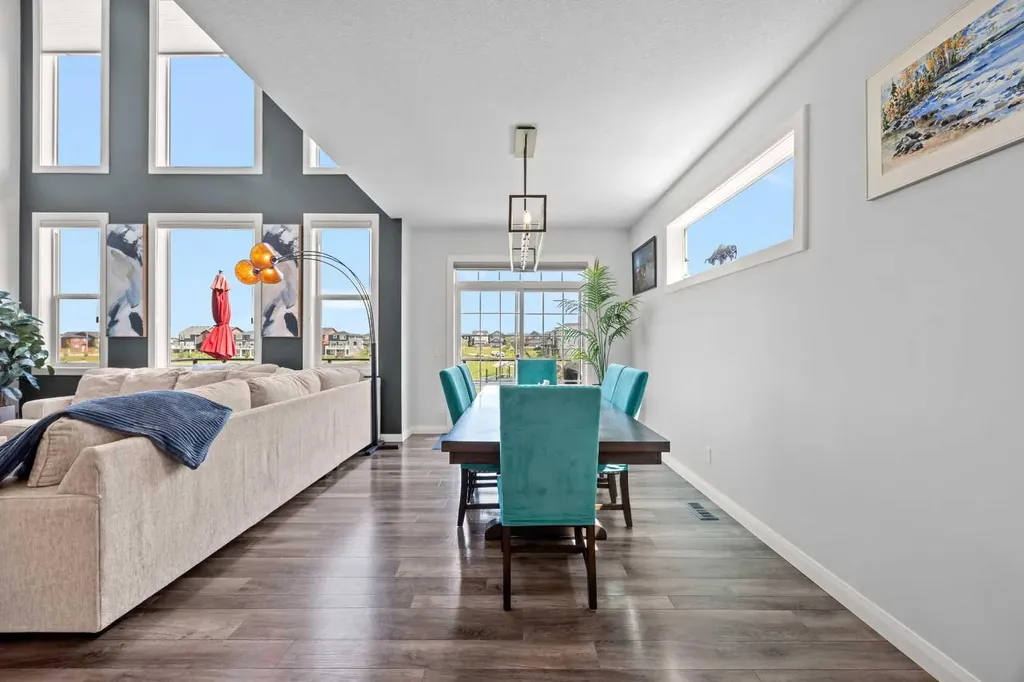 195 Evansfield Close NW Calgary AB T3P 1V7