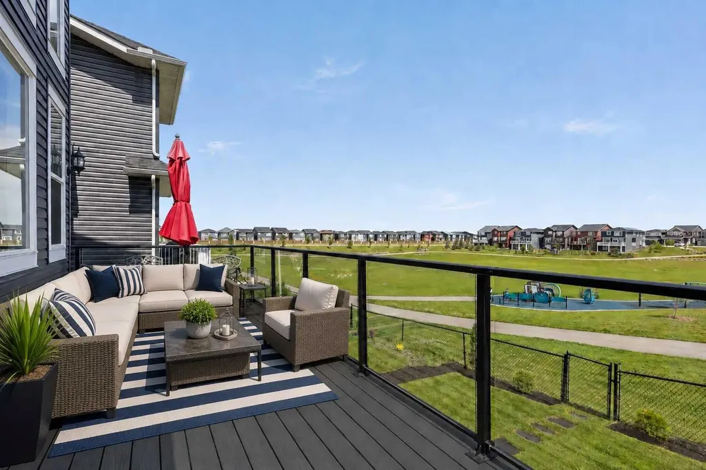195 Evansfield Close NW Calgary AB T3P 1V7