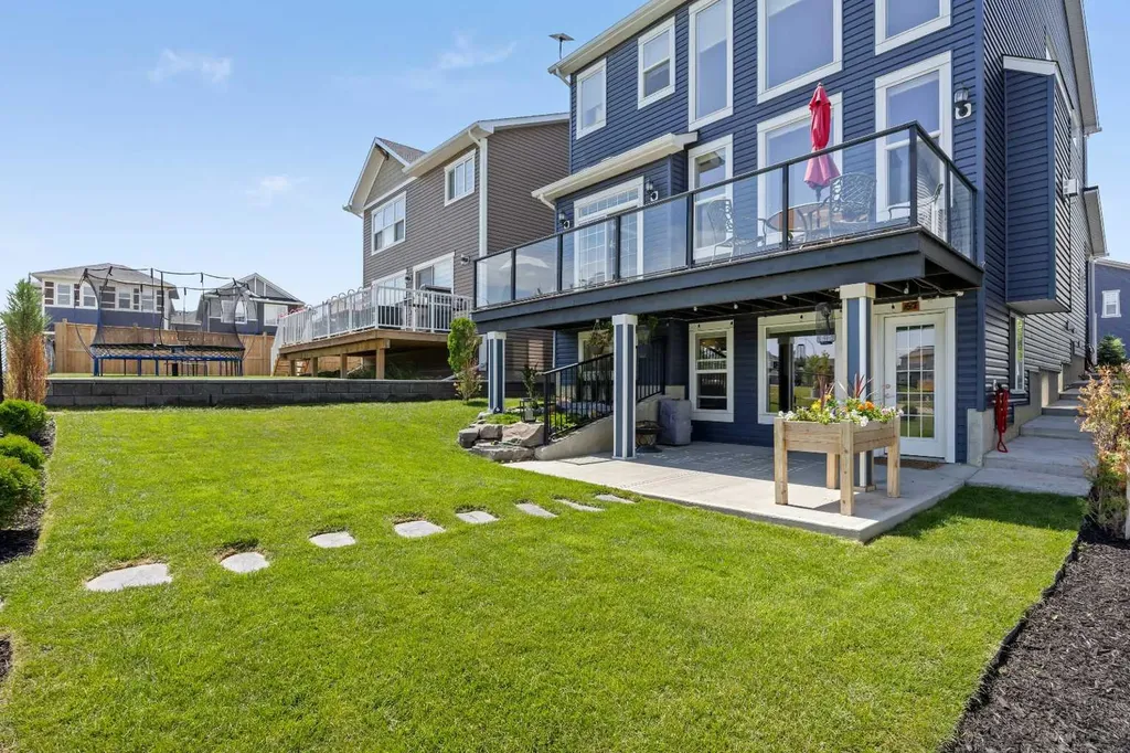 195 Evansfield Close NW Calgary AB T3P 1V7