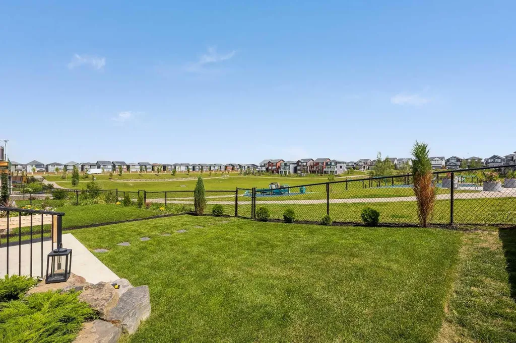 195 Evansfield Close NW Calgary AB T3P 1V7