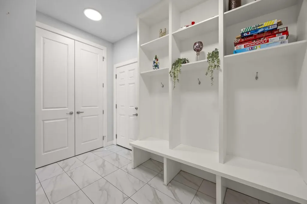 195 Evansfield Close NW Calgary AB T3P 1V7