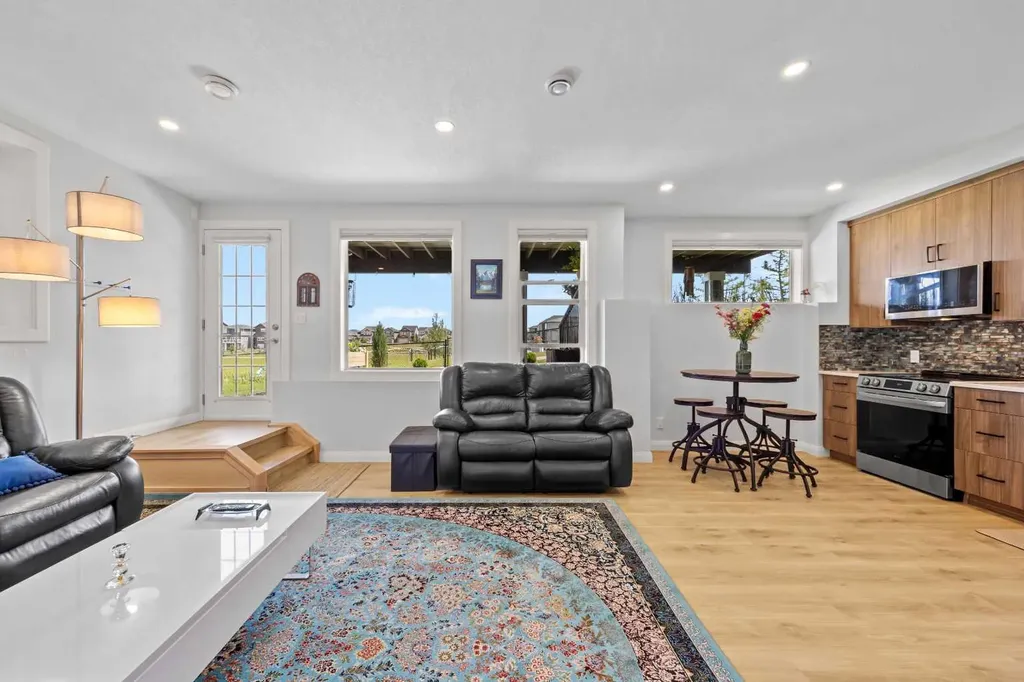 195 Evansfield Close NW Calgary AB T3P 1V7