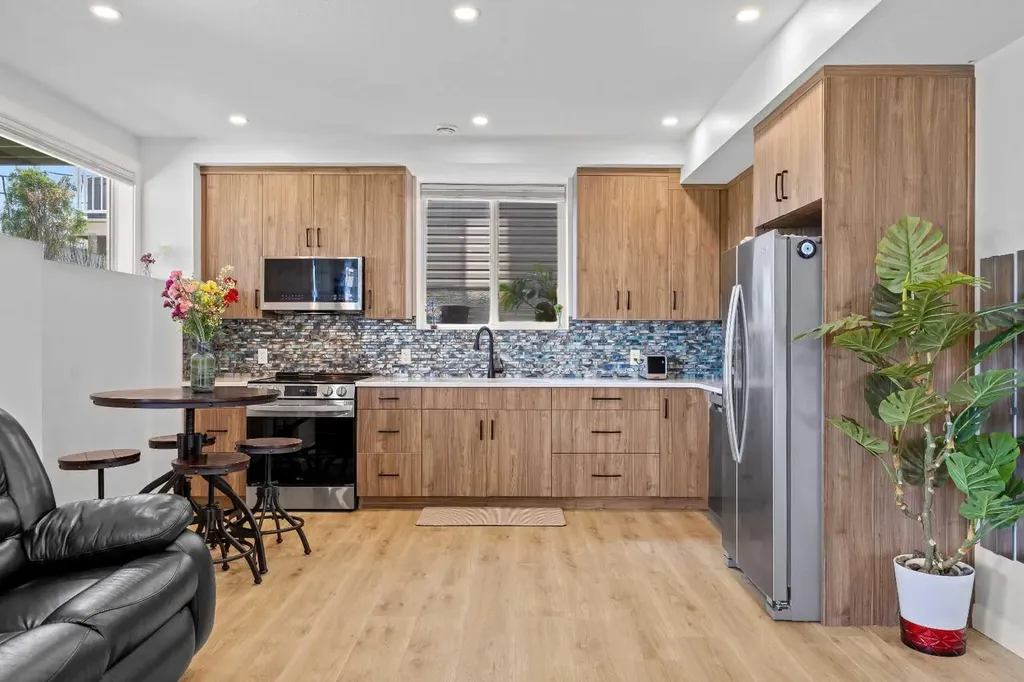 195 Evansfield Close NW Calgary AB T3P 1V7