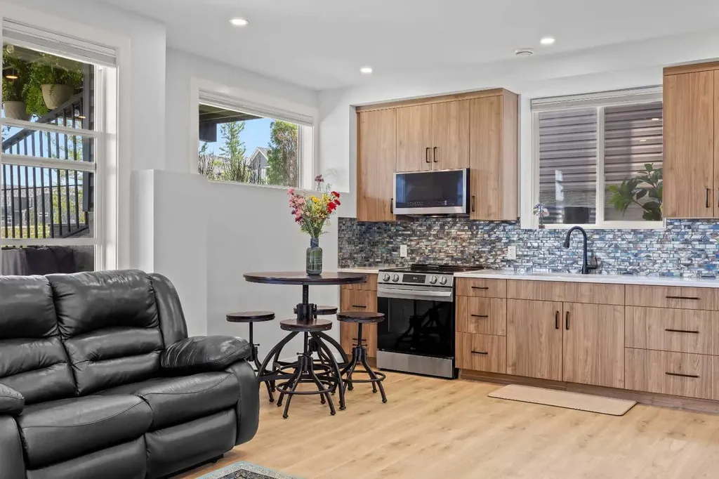 195 Evansfield Close NW Calgary AB T3P 1V7