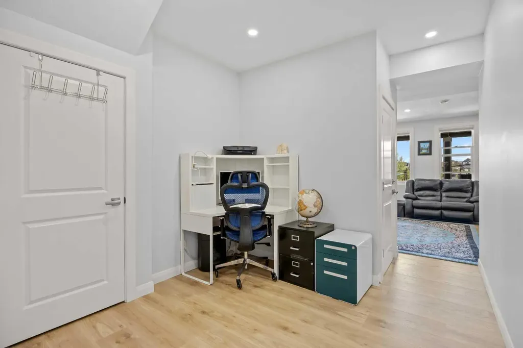 195 Evansfield Close NW Calgary AB T3P 1V7