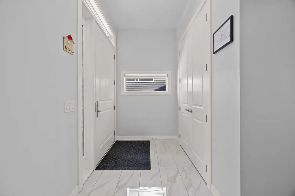 195 Evansfield Close NW Calgary AB T3P 1V7
