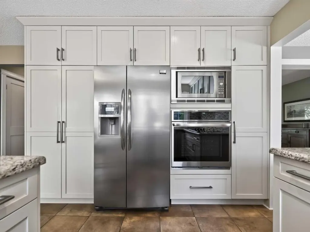 10723 Maplebend Drive SE Calgary AB T2J 1X3