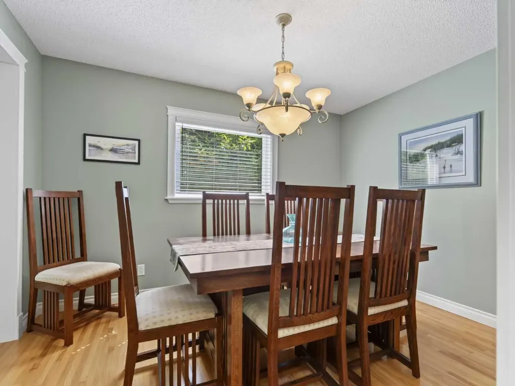 10723 Maplebend Drive SE Calgary AB T2J 1X3