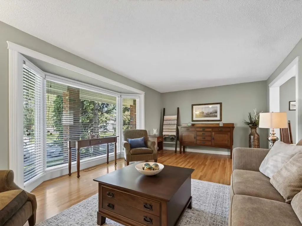 10723 Maplebend Drive SE Calgary AB T2J 1X3