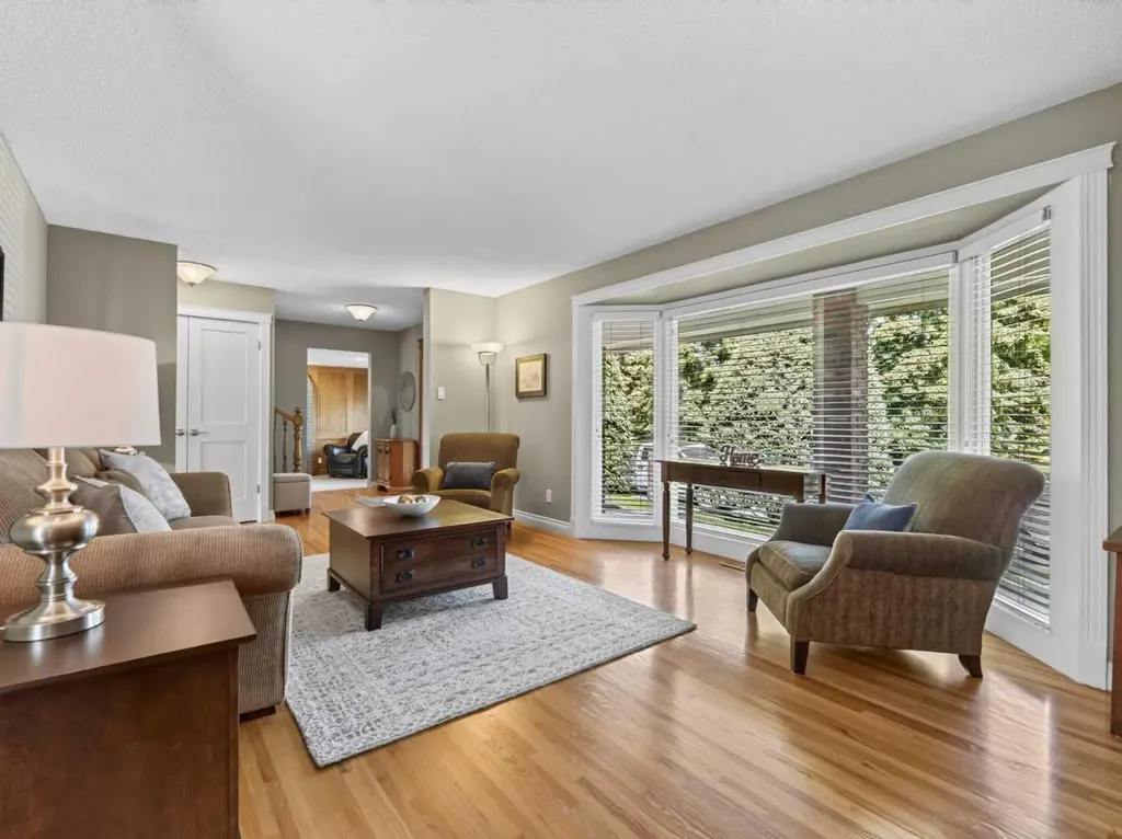 10723 Maplebend Drive SE Calgary AB T2J 1X3