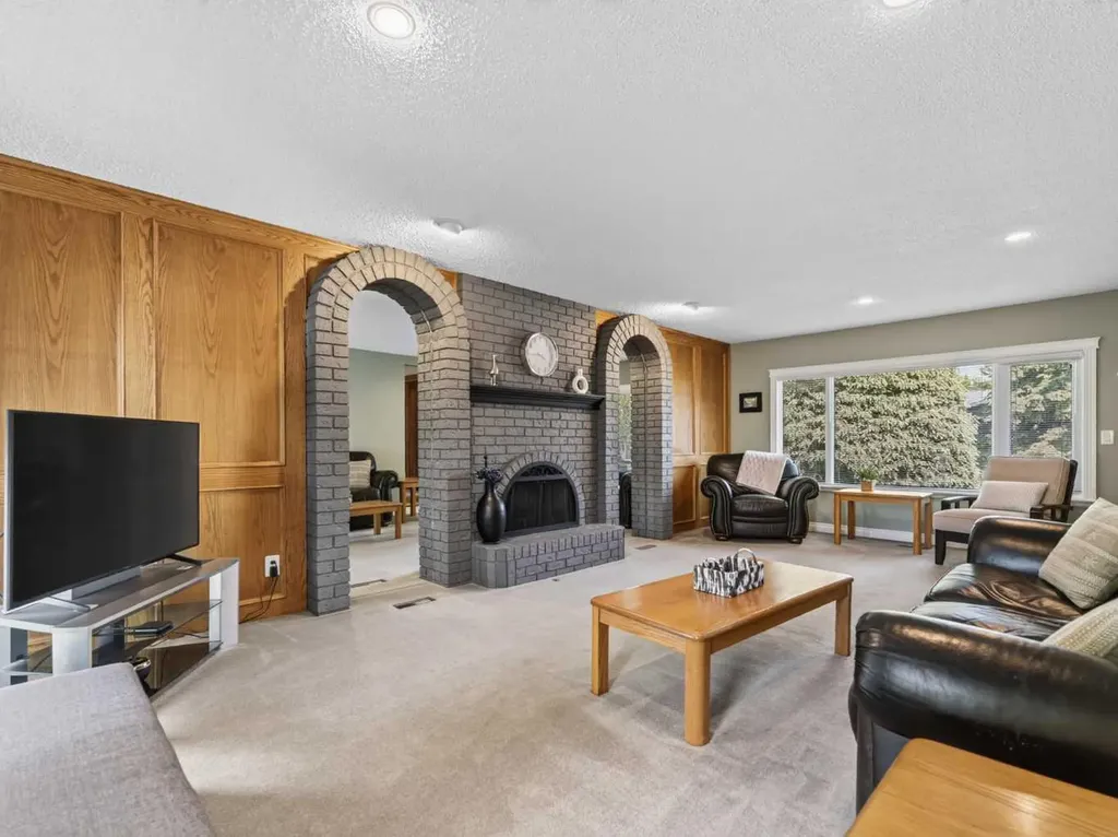 10723 Maplebend Drive SE Calgary AB T2J 1X3