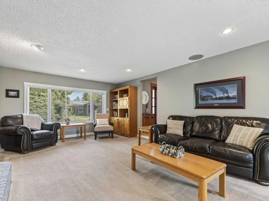 10723 Maplebend Drive SE Calgary AB T2J 1X3