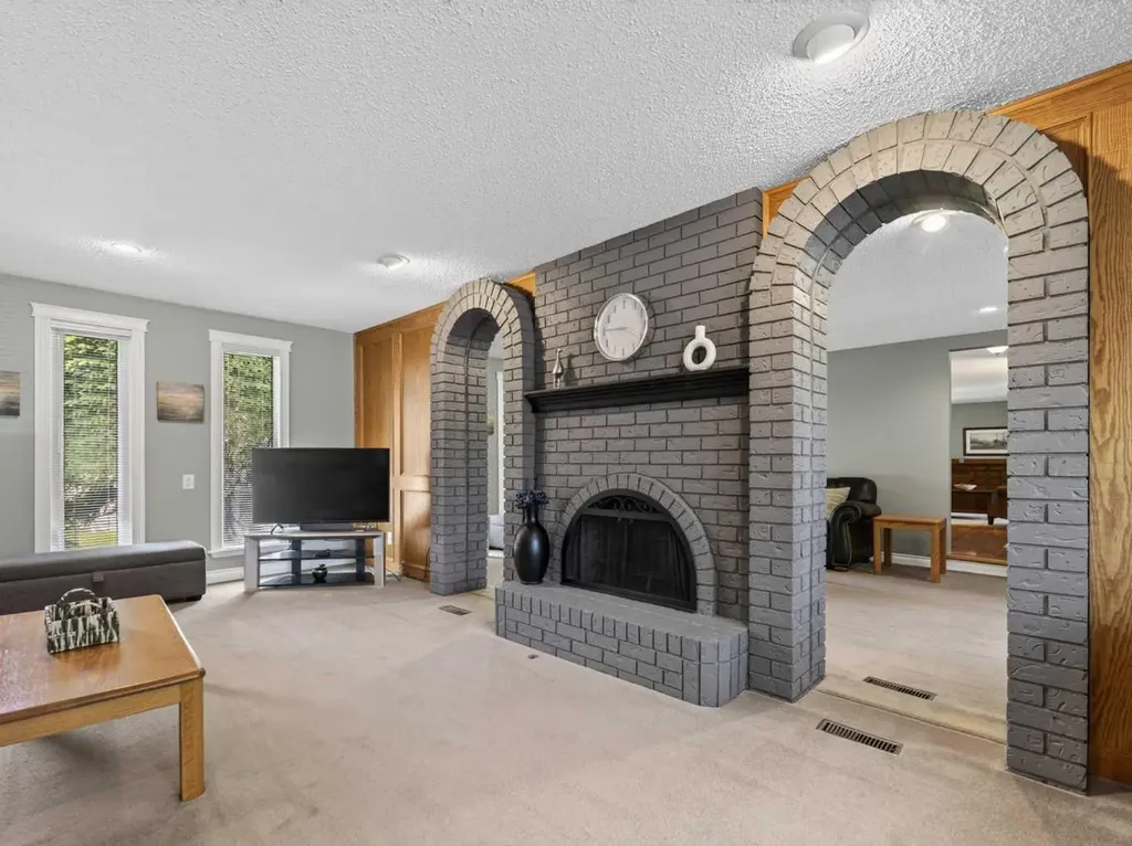 10723 Maplebend Drive SE Calgary AB T2J 1X3
