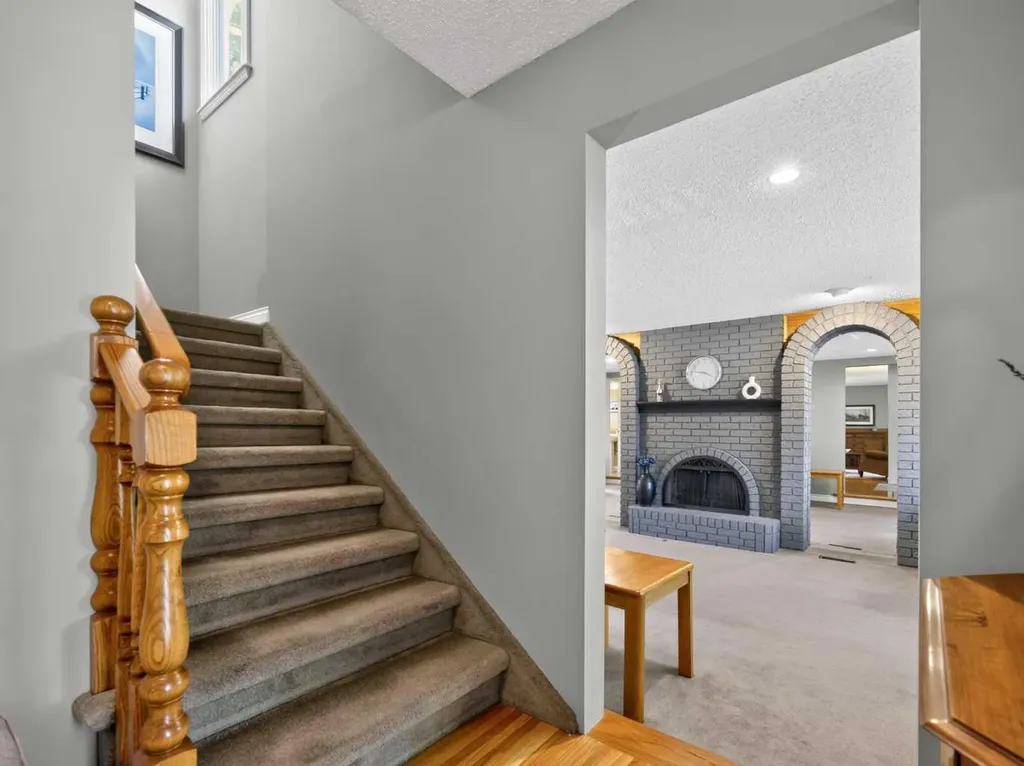10723 Maplebend Drive SE Calgary AB T2J 1X3