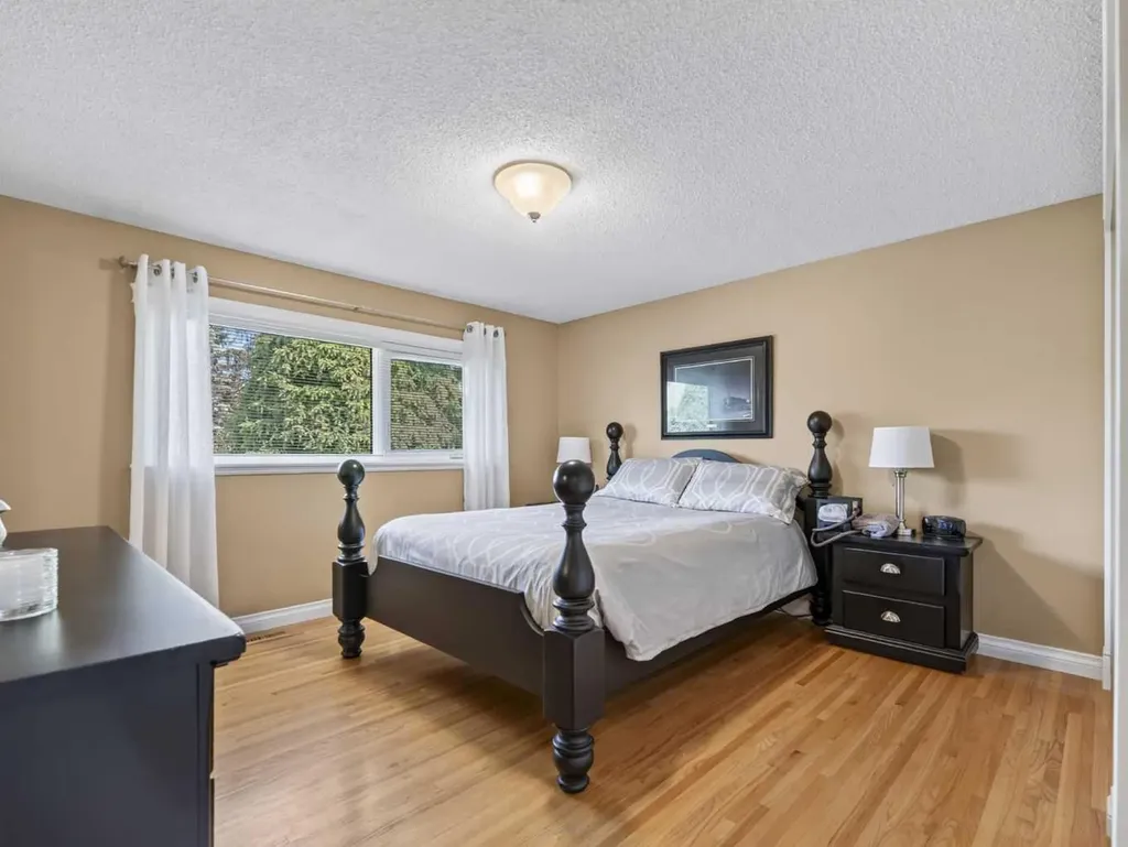 10723 Maplebend Drive SE Calgary AB T2J 1X3