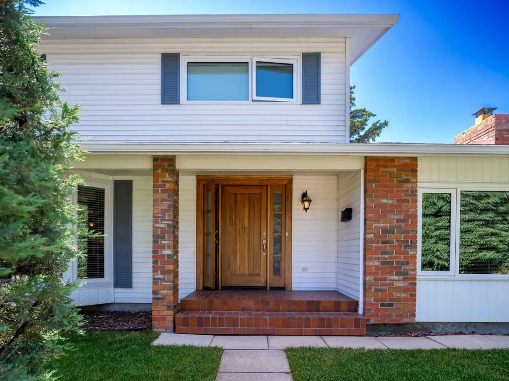 10723 Maplebend Drive SE Calgary AB T2J 1X3