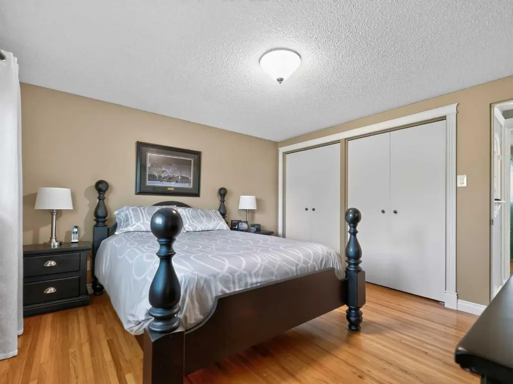 10723 Maplebend Drive SE Calgary AB T2J 1X3